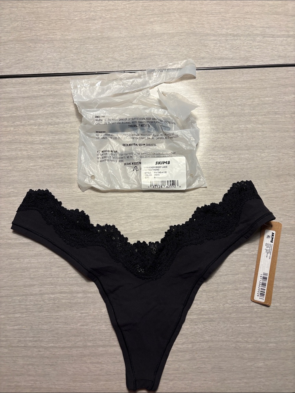 NWT SKIMS Fits Everybody Lace Dipped Thong - Onyx Small - Picture 3 of 4